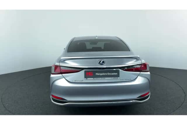 Lexus ES (2022) thumbnail 4