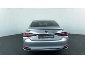 Lexus ES (2022) thumbnail 4