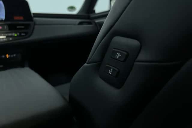 Lexus ES (2022) thumbnail 34