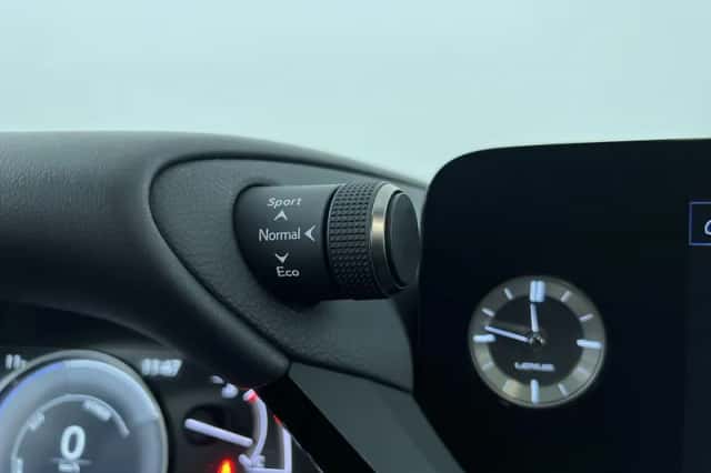 Lexus ES (2022) thumbnail 35