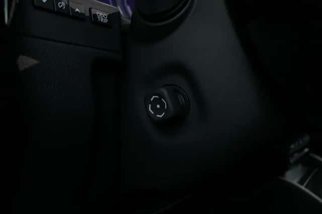 Lexus ES (2022) thumbnail 36