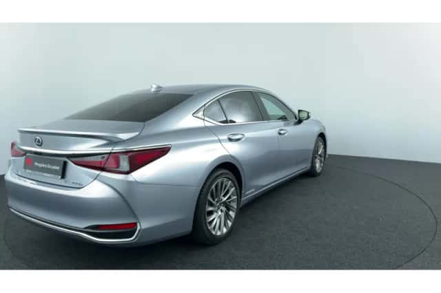 Lexus ES (2022) thumbnail 5
