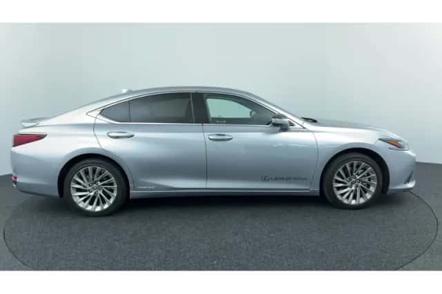 Lexus ES (2022) thumbnail 6