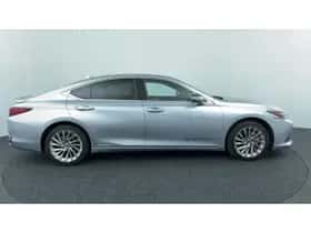 Lexus ES (2022) thumbnail 6