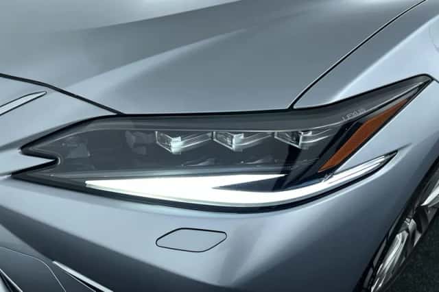 Lexus ES (2022) thumbnail 9