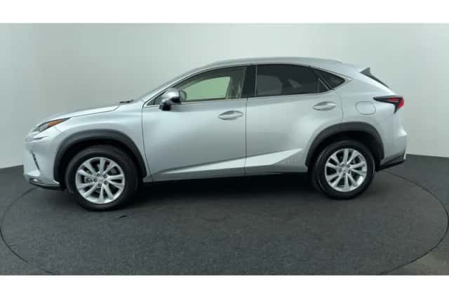 Lexus NX (2018) thumbnail 2