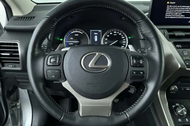 Lexus NX (2018) thumbnail 14