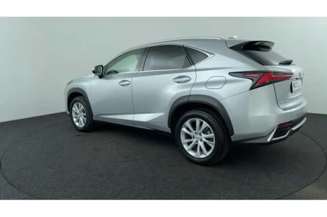 Lexus NX (2018) thumbnail 3