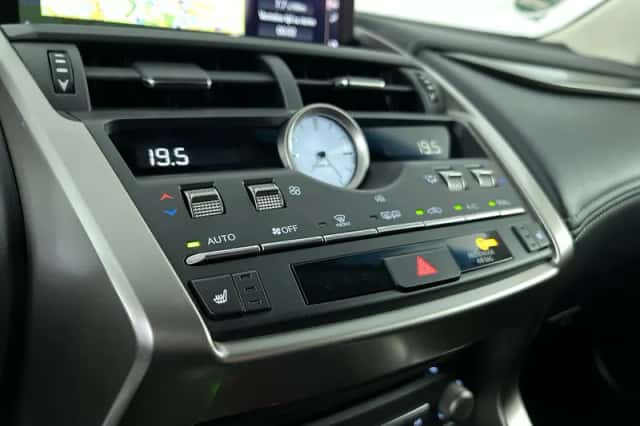 Lexus NX (2018) thumbnail 21