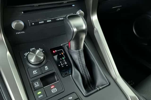 Lexus NX (2018) thumbnail 22