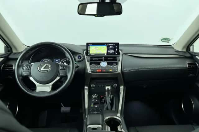 Lexus NX (2018) thumbnail 25