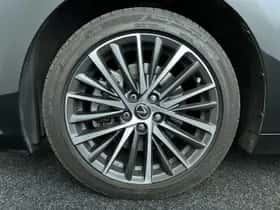 Lexus ES (2024) thumbnail 10