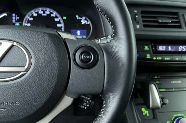Lexus CT (2015) thumbnail 16