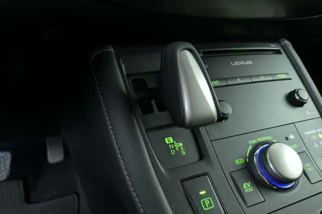 Lexus CT (2015) thumbnail 22