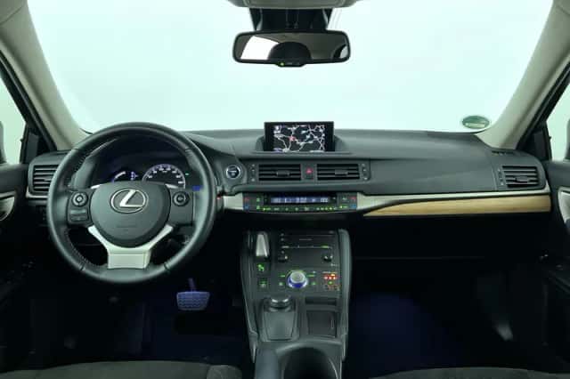 Lexus CT (2015) thumbnail 25