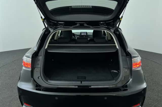 Lexus CT (2015) thumbnail 26
