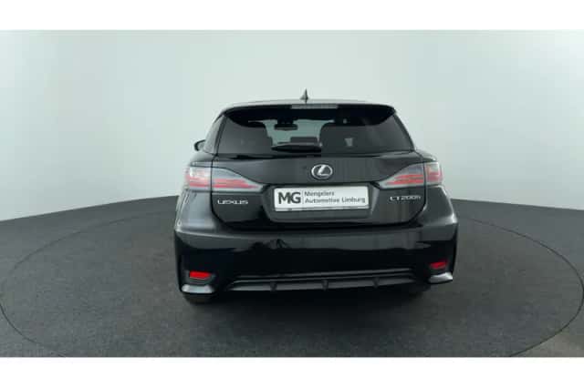 Lexus CT (2015) thumbnail 4