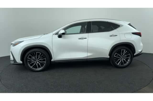 Lexus NX (2022) thumbnail 2