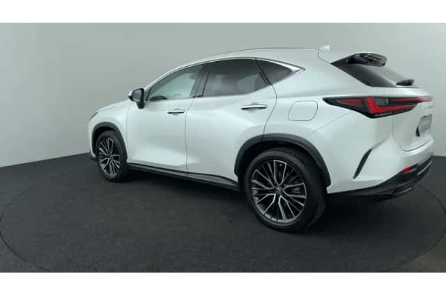 Lexus NX (2022) thumbnail 3