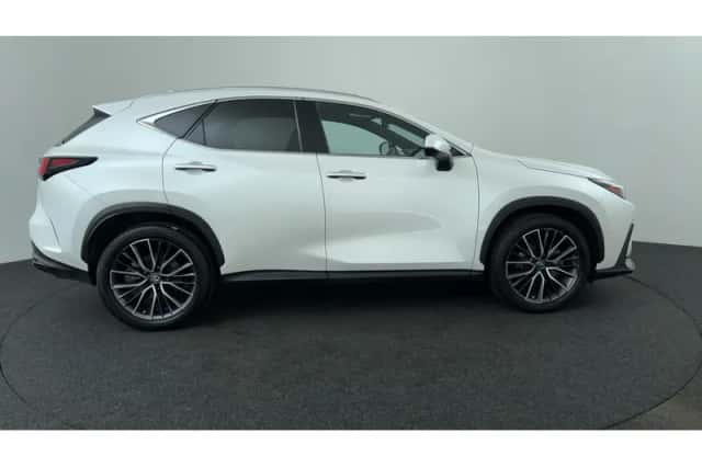 Lexus NX (2022) thumbnail 6