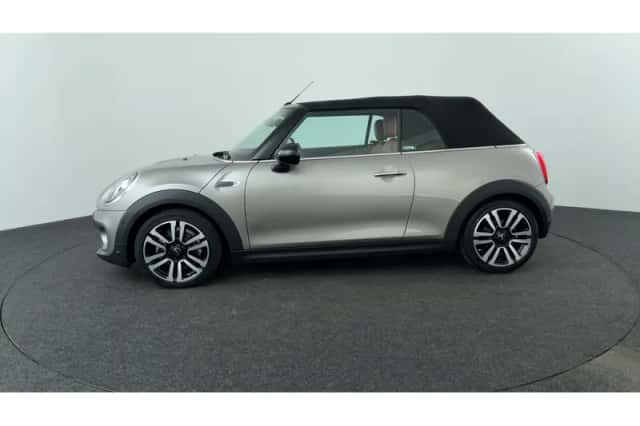 MINI Cabrio (2018) thumbnail 2