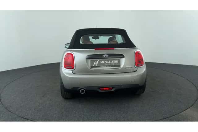 MINI Cabrio (2018) thumbnail 4