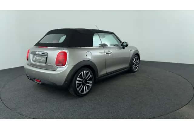 MINI Cabrio (2018) thumbnail 5