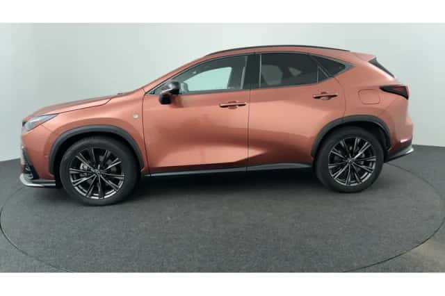 Lexus NX (2024) thumbnail 2
