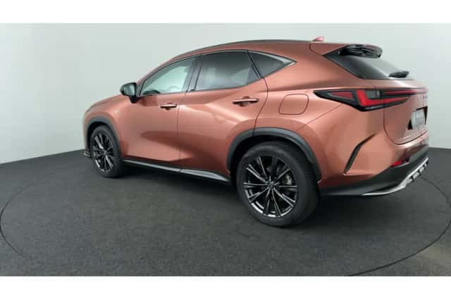 Lexus NX (2024) thumbnail 3