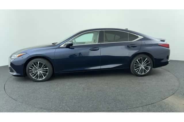 Lexus ES (2026) thumbnail 2