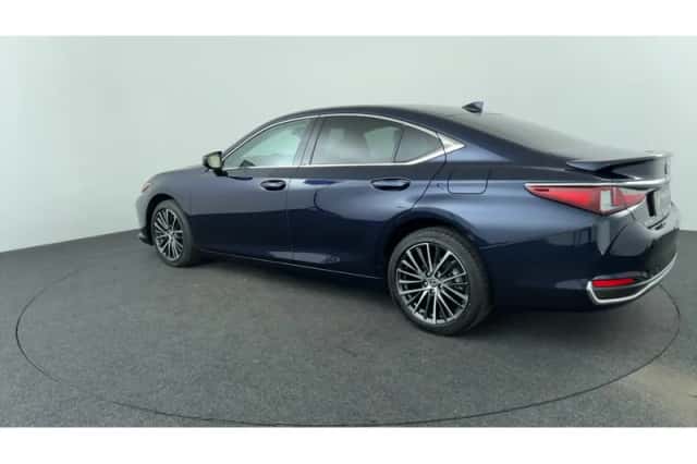 Lexus ES (2026) thumbnail 3