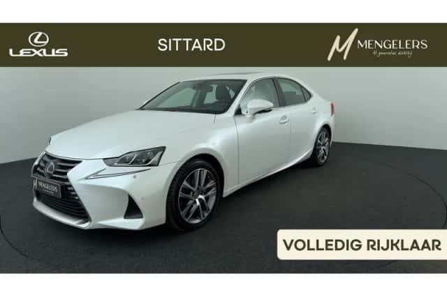 Lexus IS (2021) thumbnail 1