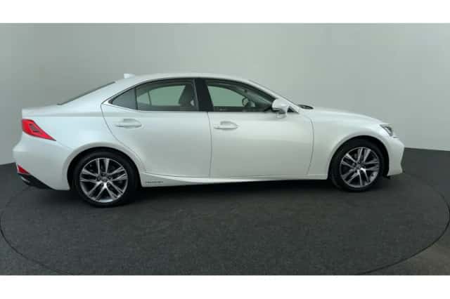 Lexus IS (2021) thumbnail 6