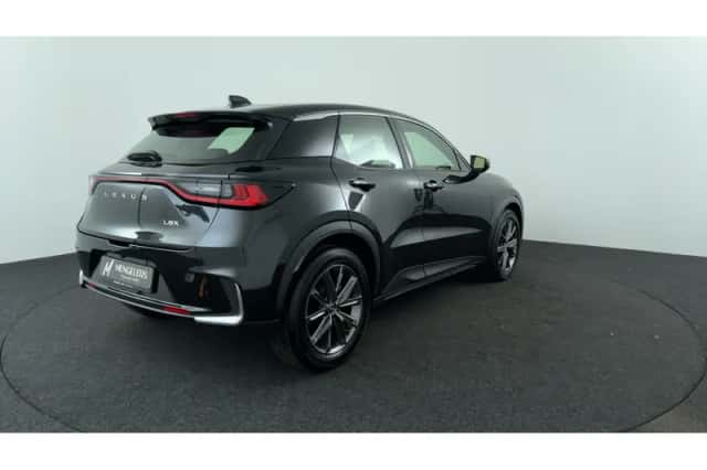 Lexus LBX (2024) thumbnail 5