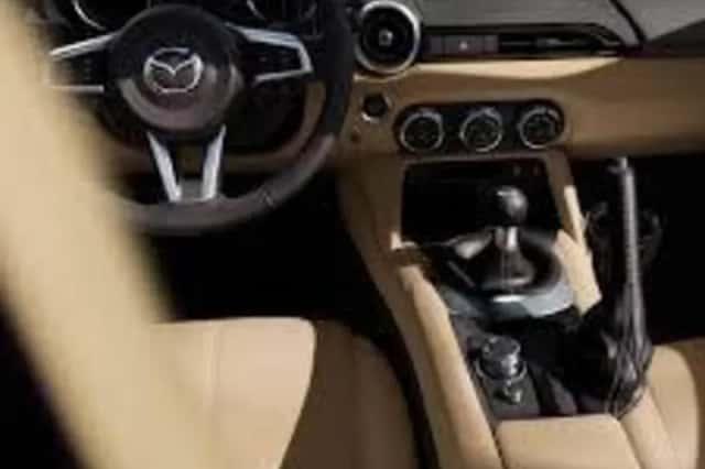 Mazda MX-5 (2025) thumbnail 3