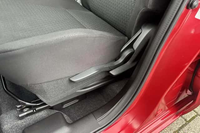 Suzuki Swift (2019) thumbnail 18