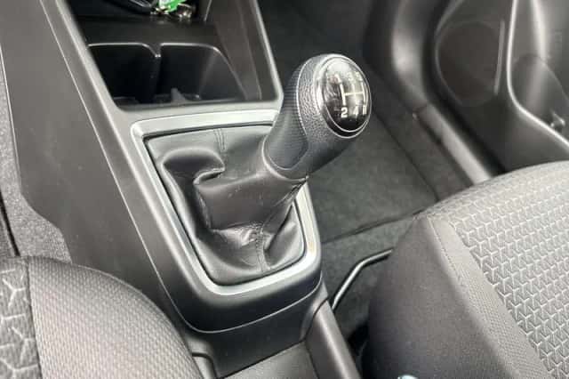 Suzuki Swift (2019) thumbnail 23