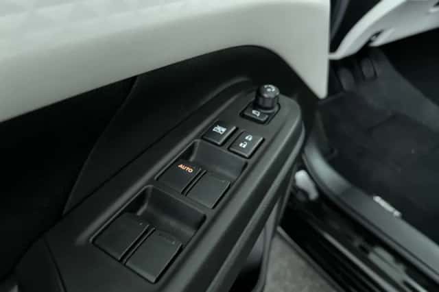 Suzuki Swift (2025) thumbnail 12