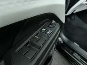 Suzuki Swift (2025) thumbnail 12