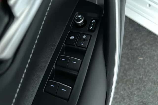 Suzuki Swace (2025) thumbnail 12