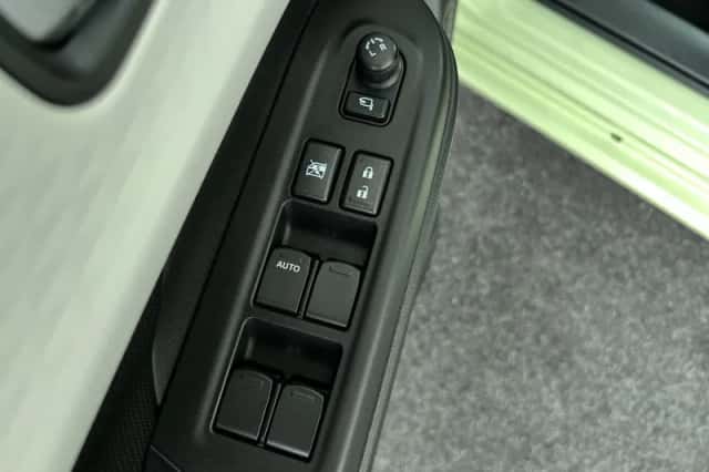 Suzuki Swift (2024) thumbnail 12