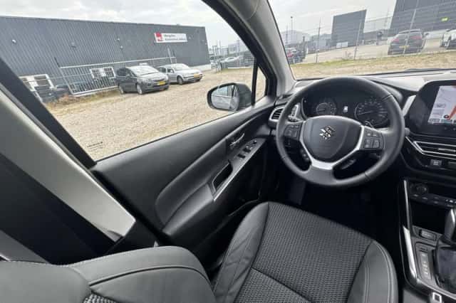 Suzuki S-Cross (2025) thumbnail 14