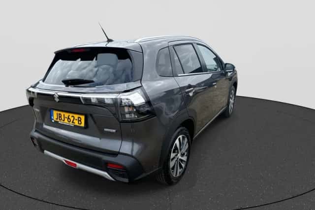Suzuki S-Cross (2025) thumbnail 4