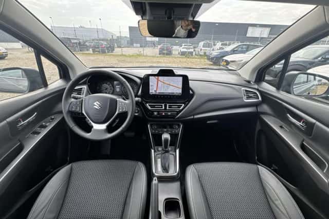 Suzuki S-Cross (2025) thumbnail 9