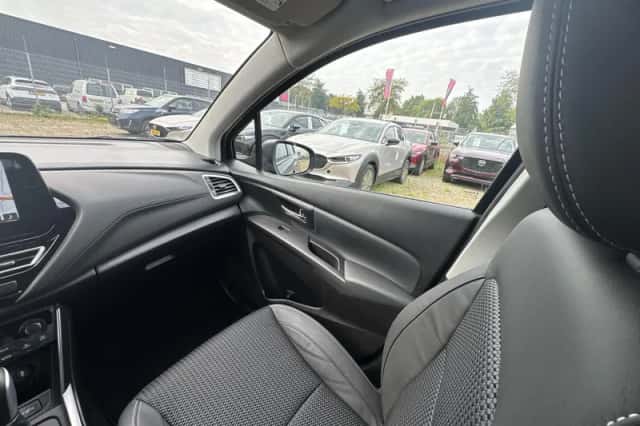 Suzuki S-Cross (2025) thumbnail 10