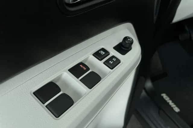 Suzuki Ignis (2017) thumbnail 12