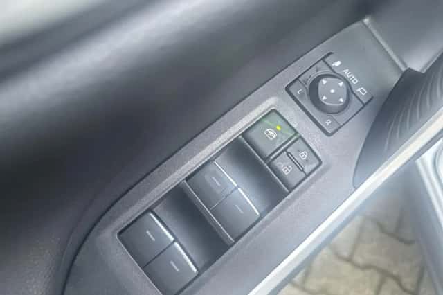 Toyota RAV4 (2025) thumbnail 15