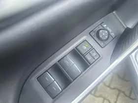 Toyota RAV4 (2025) thumbnail 15