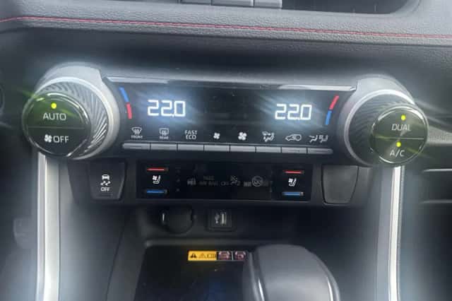 Toyota RAV4 (2025) thumbnail 17