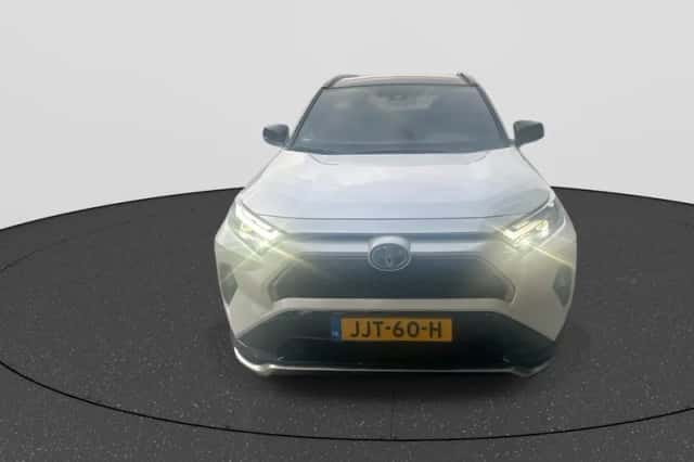 Toyota RAV4 (2025) thumbnail 3